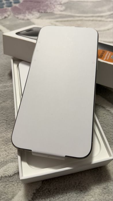 Se vinde IPHONE NOU 15 PRO MAX 256GB white titanium