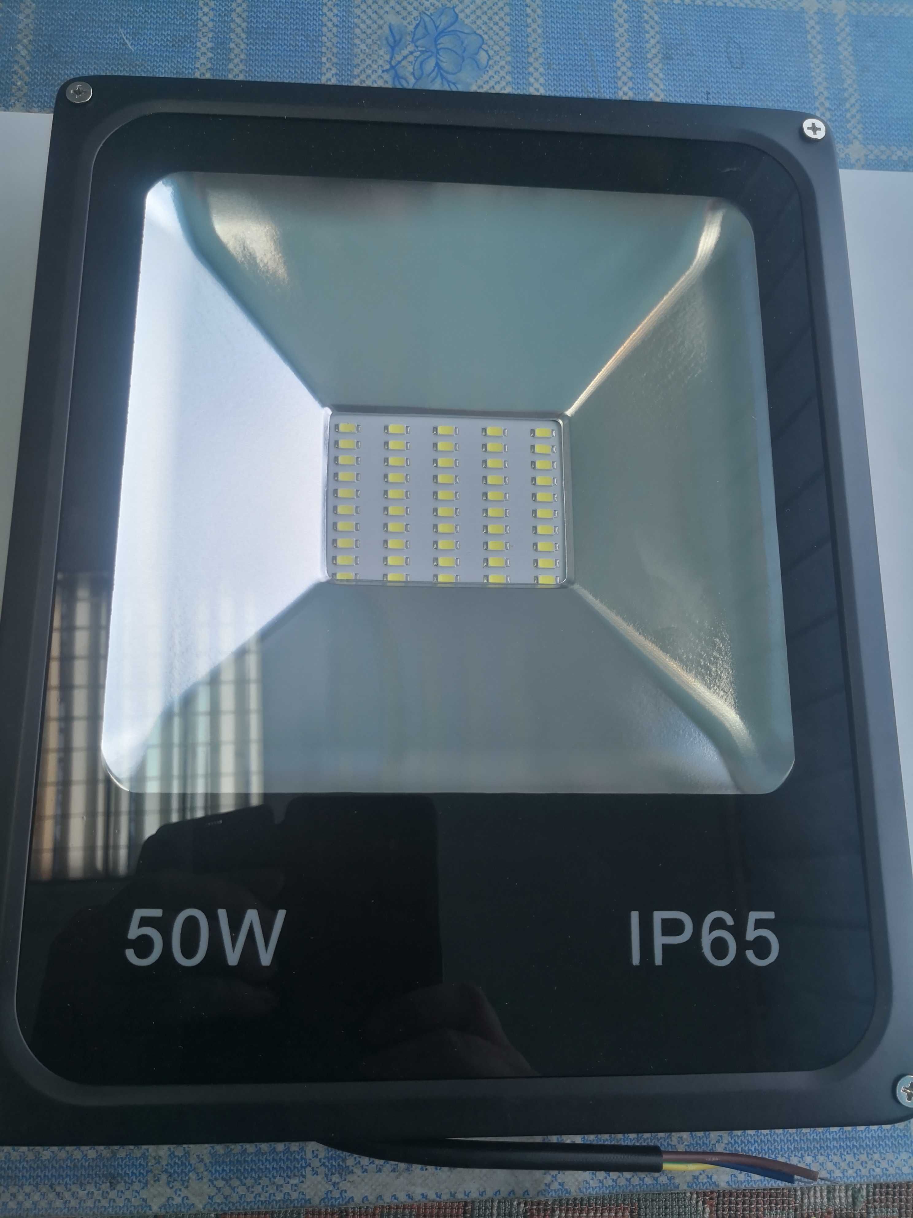 Proiector cu led smd de 30 W si 50 W