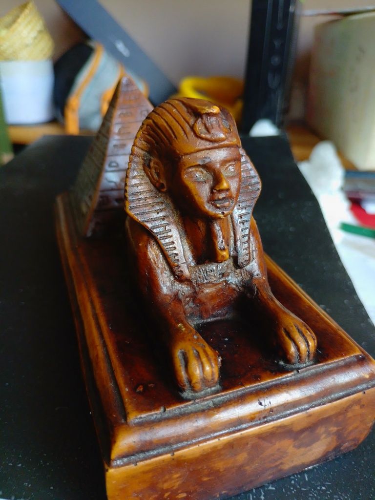 Statueta sculptata rară sfinx cu piramida in spate