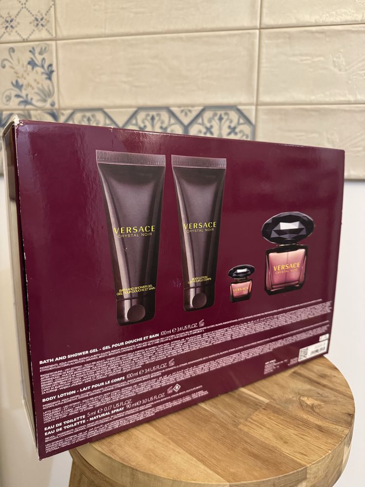 Set cadou Versace Crystal Noir EDT 90 ml (+5 ml)