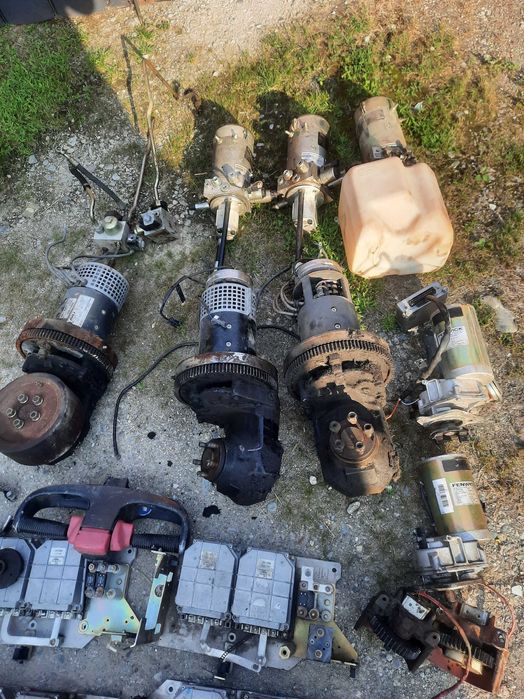 Vând piese ptr transpaleta electrică marca Linde