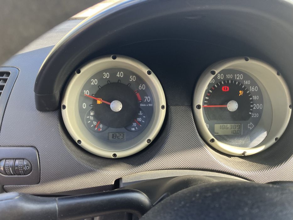 VW Polo, 2000 година
