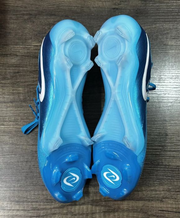 Футболни бутонки Nike Phantom