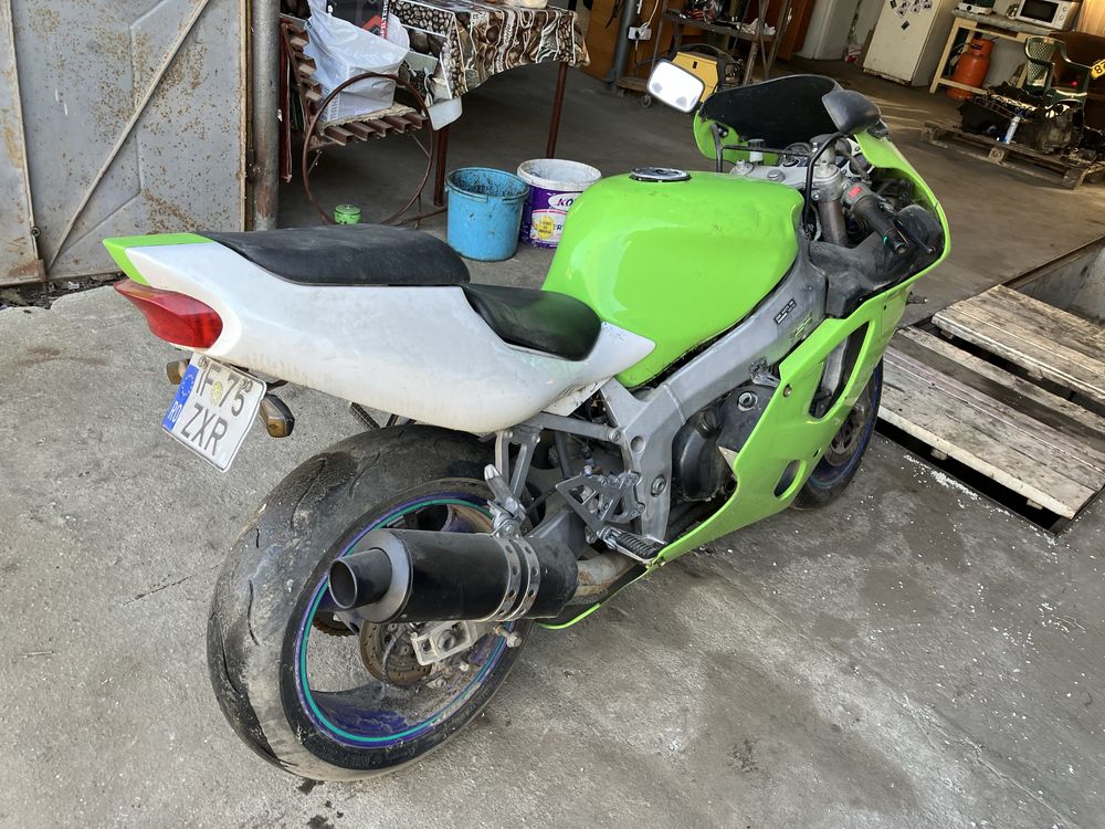 dezmembrez kawasaki ninja zx750