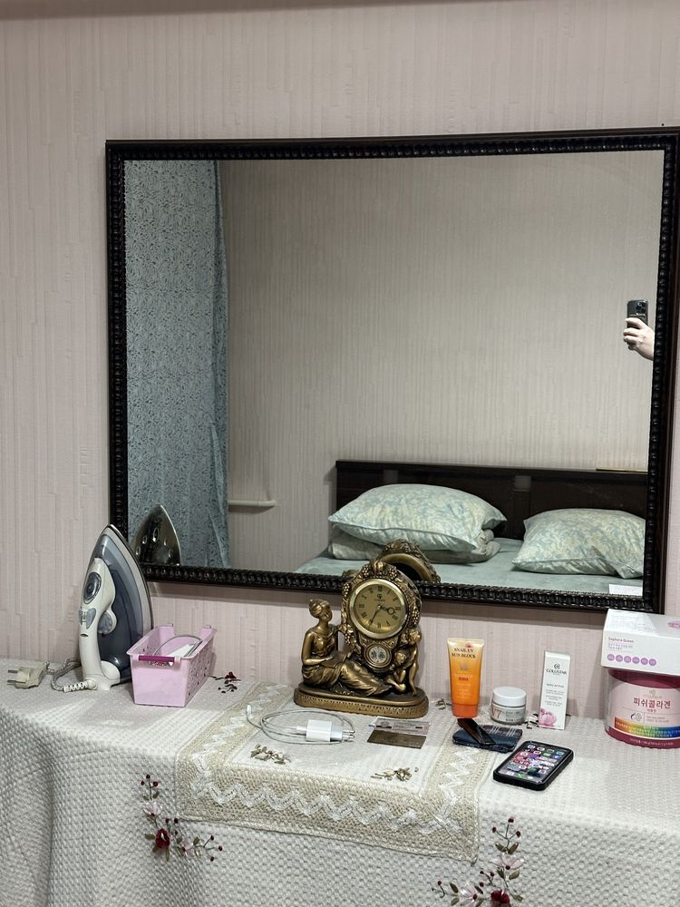 Продам зеркало большое в комнату с гладильной доской