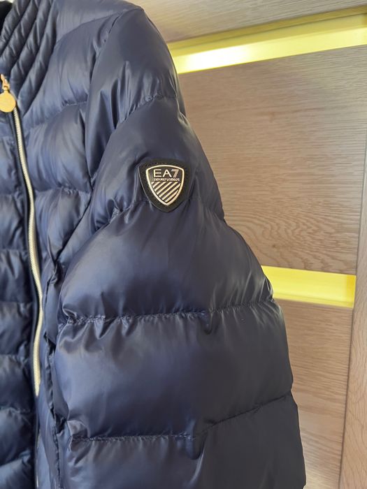 Пухено яке Armani размер С