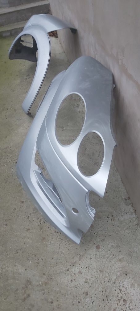 Vând set aripi Smart for 4,grila față originale si o lampă semnalizato