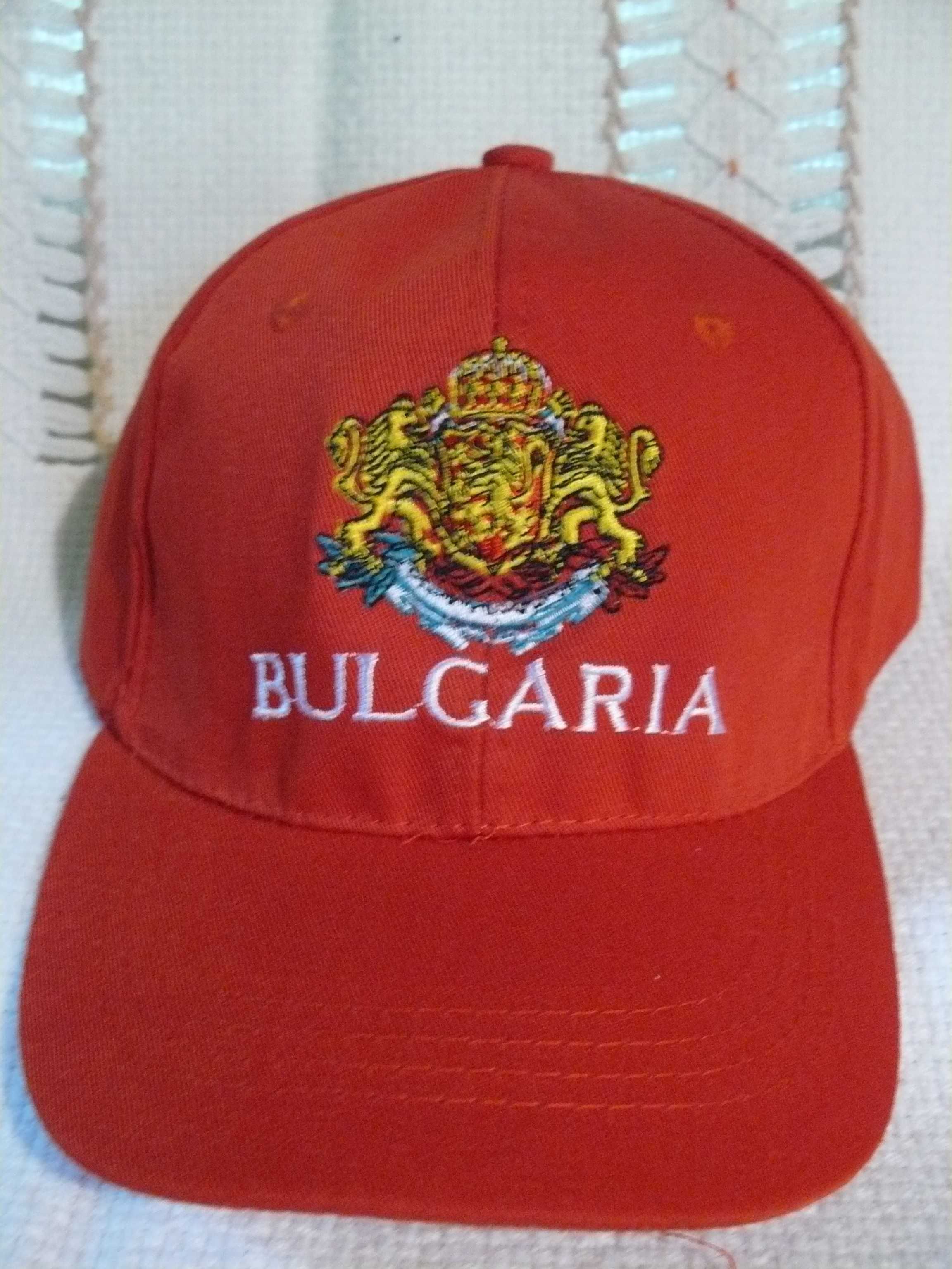 Памучна шапка с бродиран надпис и национални символи