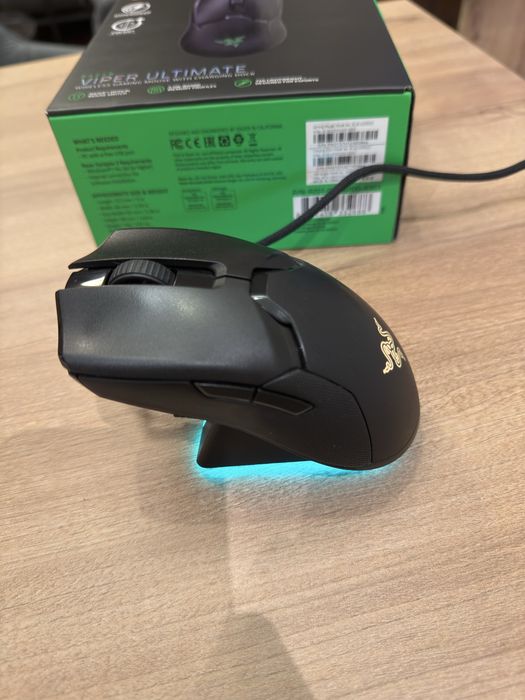 Геймърска мишка Razer Viper Ultimate с док, идеално състояние