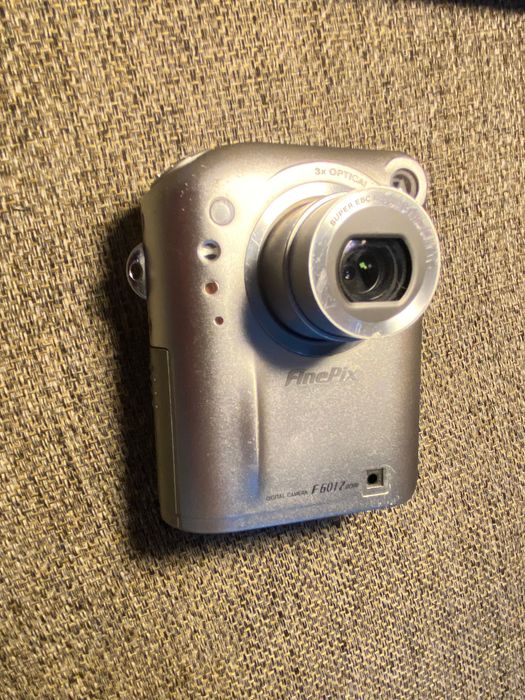 Aparat foto Fujifilm FinePix F601 Zoom