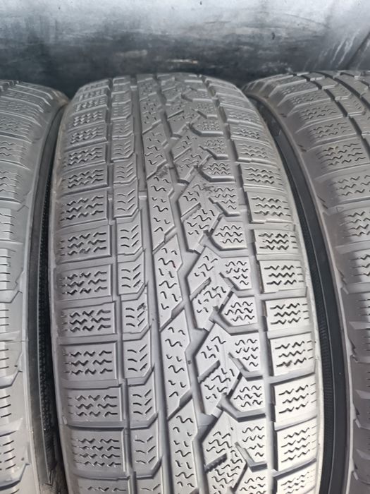 235/65/17 Kumho .