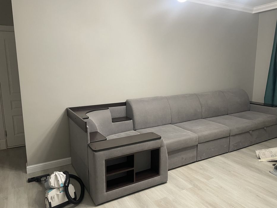 Продам большой диван для гостиной