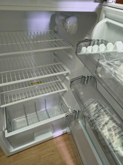 Frigider Artic 184L+congelator 69L clasă A+ 160cm