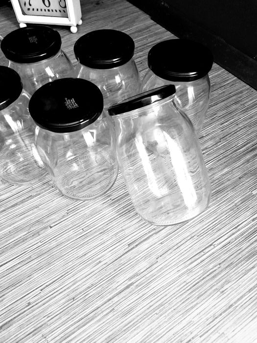 100 нови буркана, с нови капачки