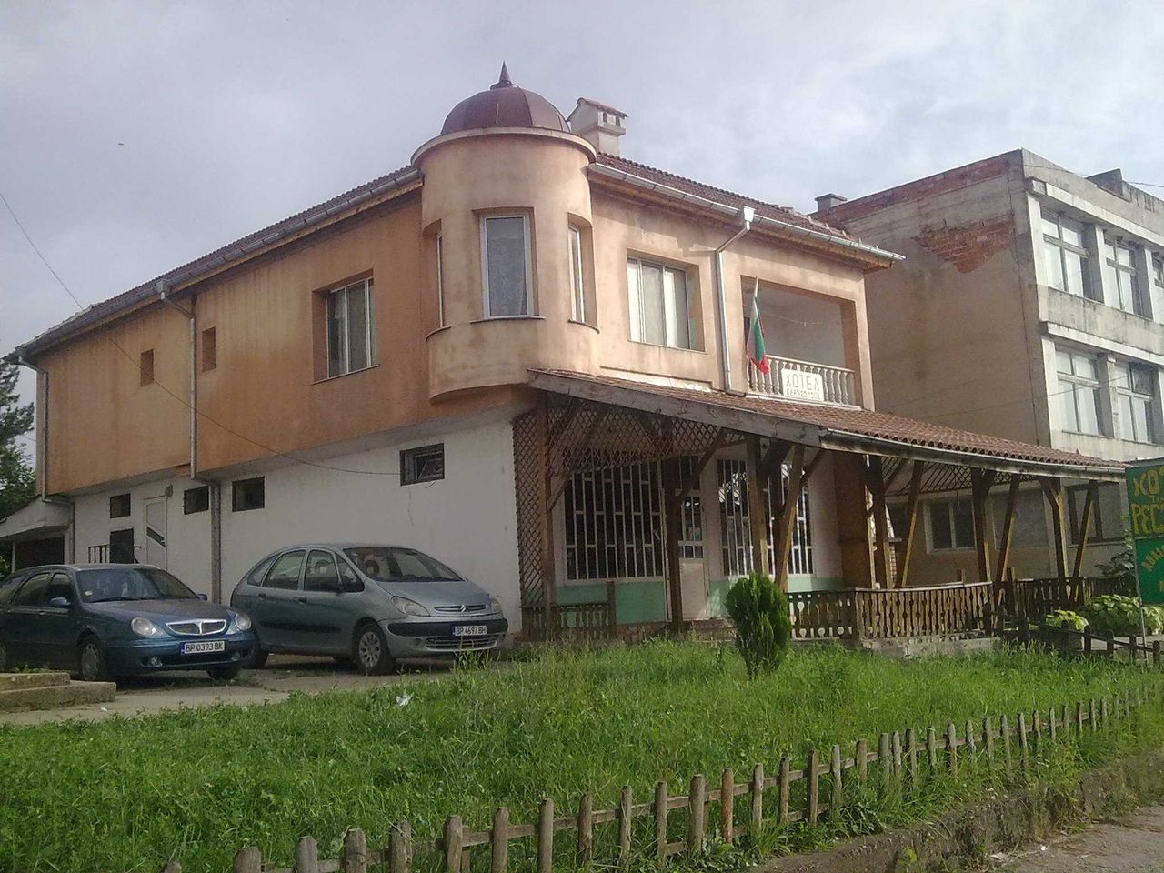 Дава се под наем Хотел в с. Борован, Област Враца - 126 кв.м за 306 € - Снимка #2