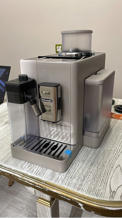Кофемашина DeLonghi RIVELIA