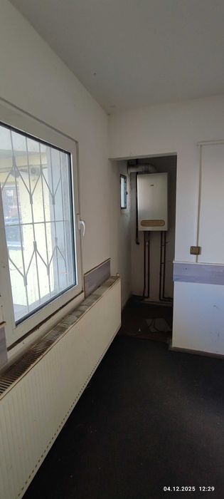Apartament cu 3 camere decomandat, 2 băi, centrală termică