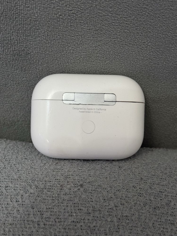 Airpods pro  2.