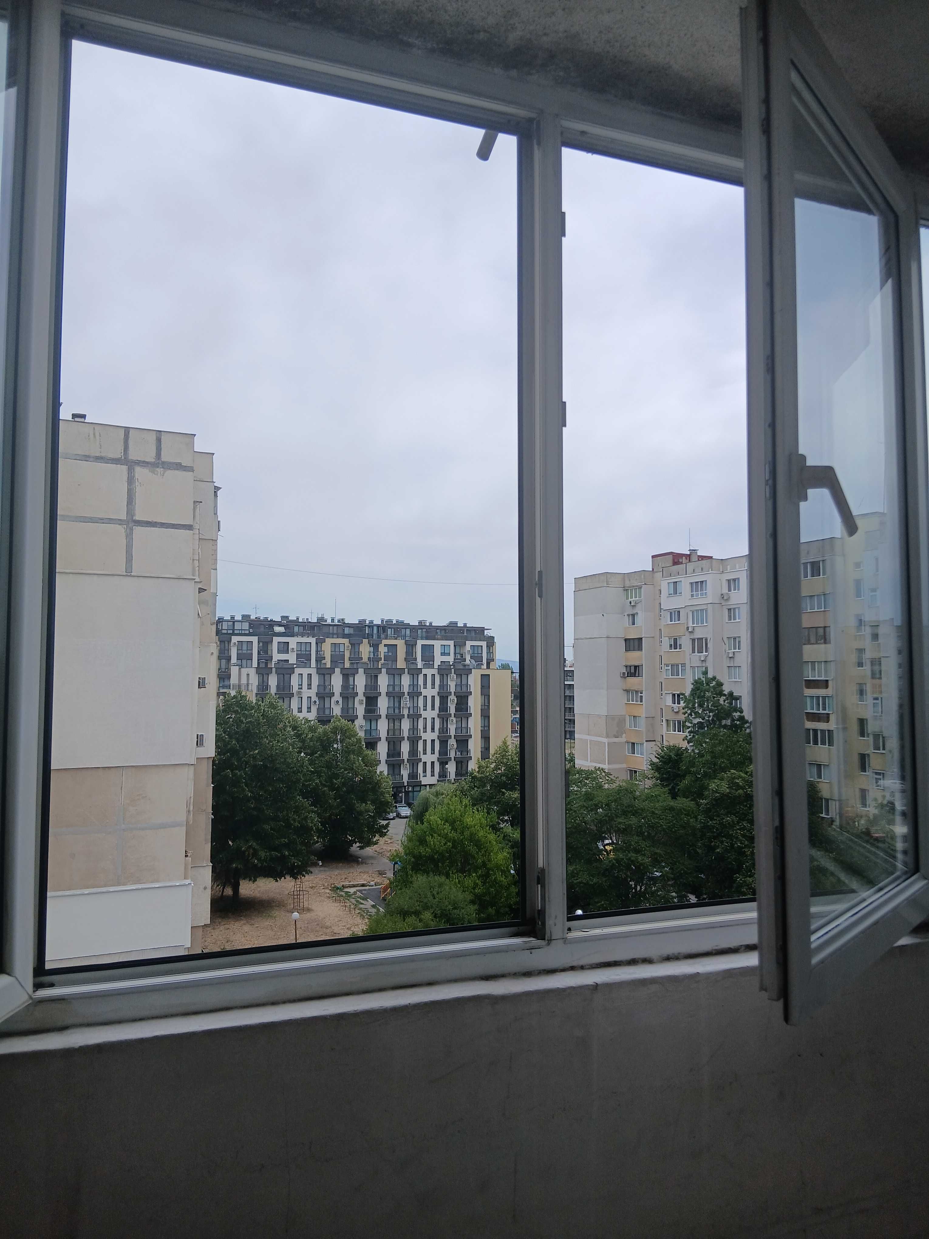 Продавам двустаен апартамент гр.София, ж.к. "Връбница" 1