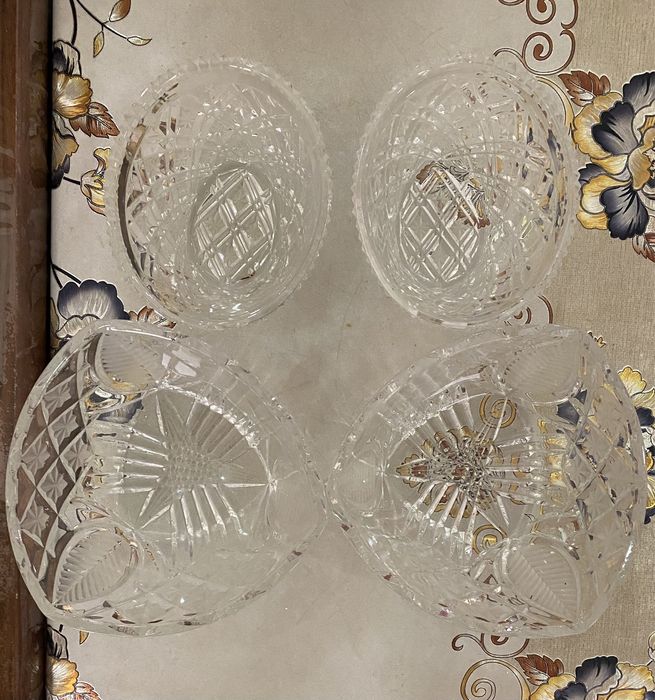 Xurstal chini idishlar