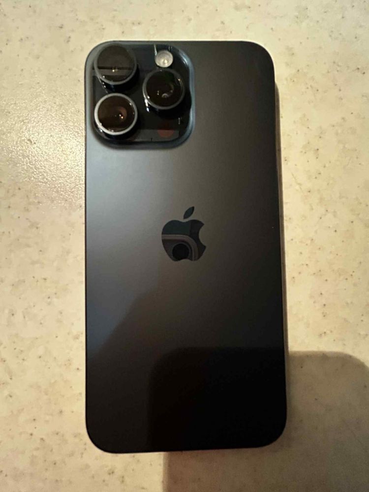 Iphone 15 pro max 256GB.