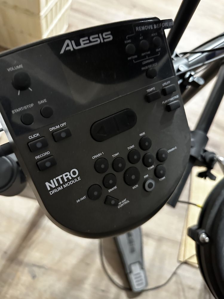 Электронный барабаны Alesis Nitro mash kit