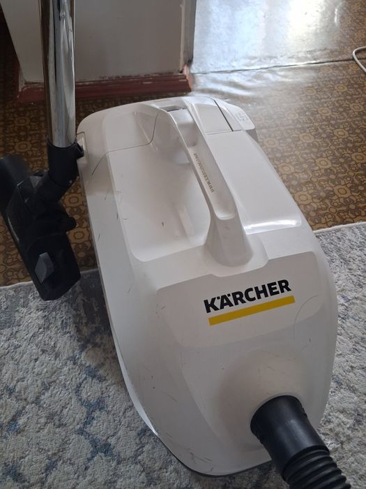 Пылесос Karcher рабочии.