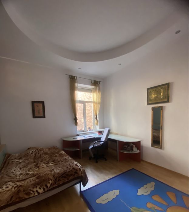 Apartament pe V. Alecsandri cu Pivniță de 35 mp !!