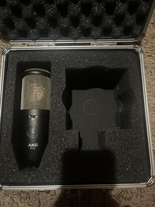 Микрофон AKG P420 черный