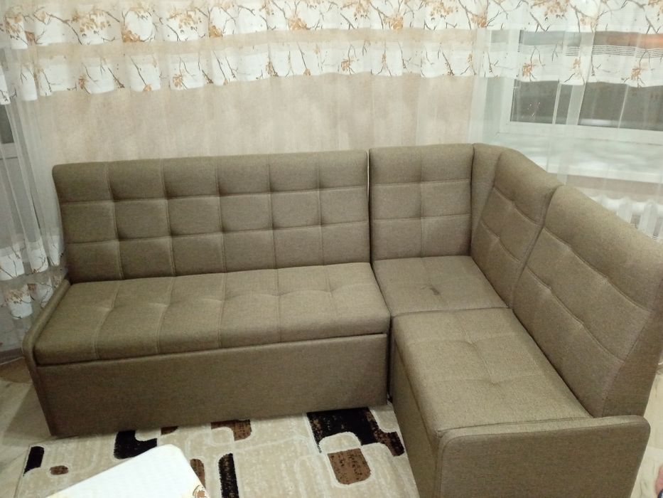 Угловой диван кухонный