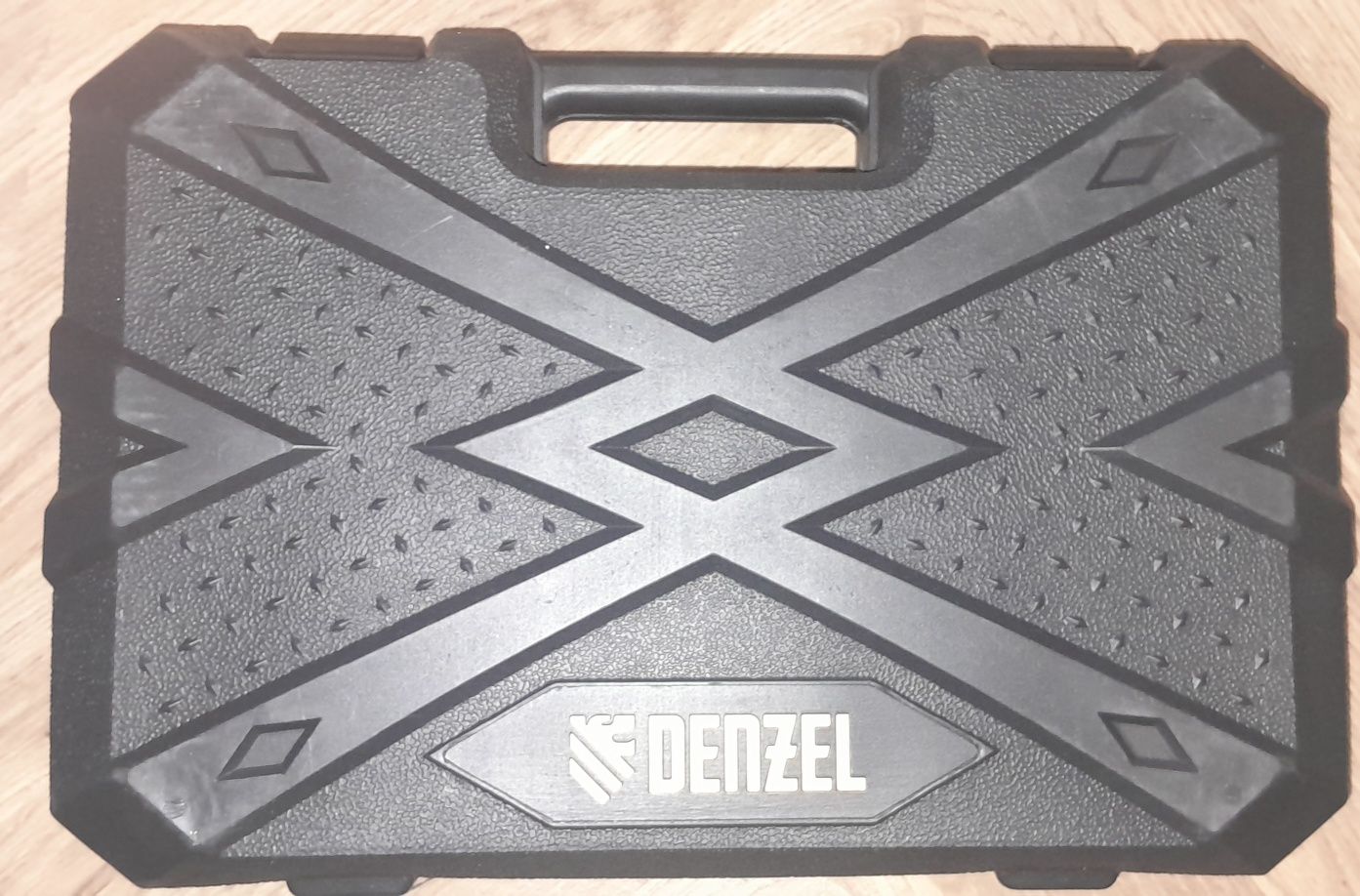 Продам сетевой перфоратор от фирмы Denzel