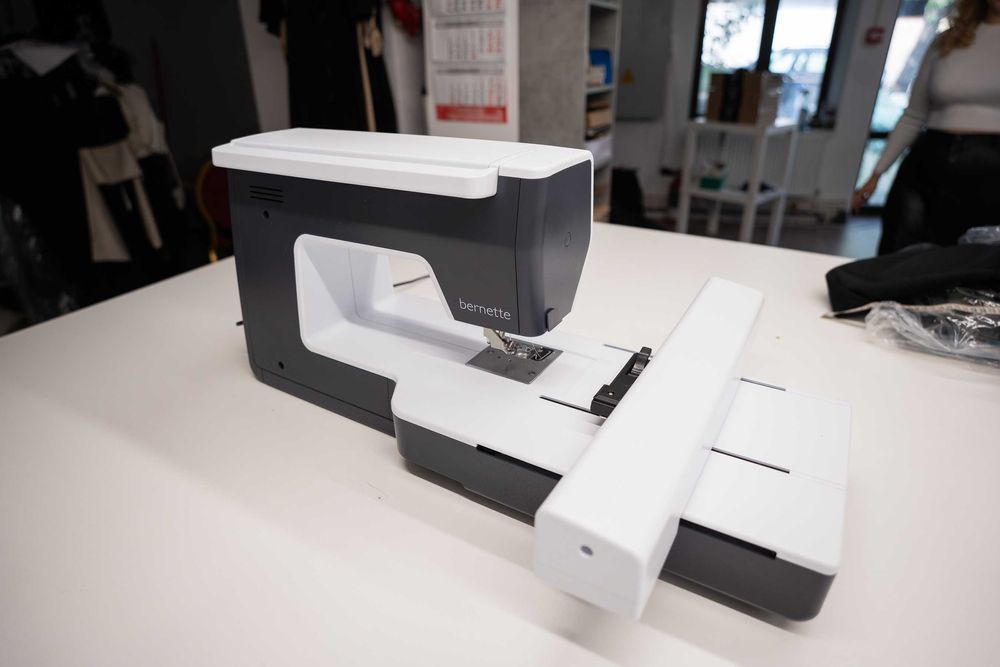 Masina de brodat brother bernette deco b70