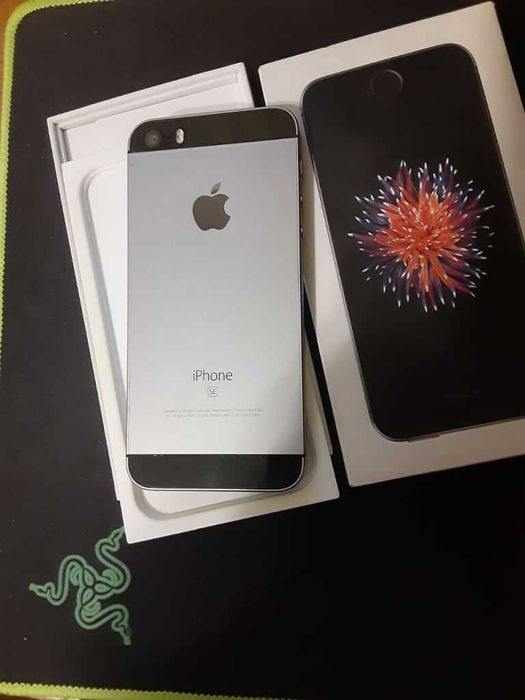 Iphone 5se 16Gb в отличном состоянии + коробка, зарядка, наушник