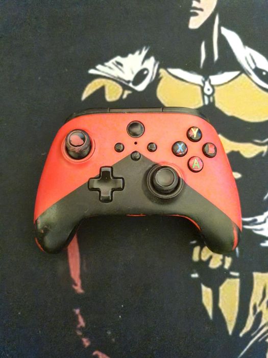 Vând Consola Xbox One S 500GB Pachet Complet: 3 Controllere + 2 Jocuri