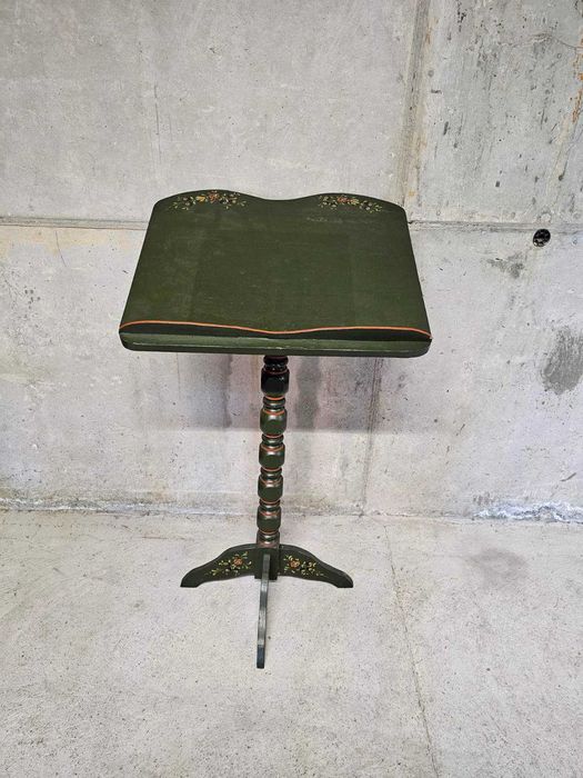 Шкаф с дърворезба