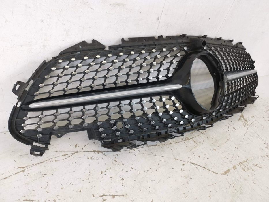 Радиаторна решетка Мерцедес-Бенц ЦЛС-Клас / Mercedes-Benz CLS-Class [