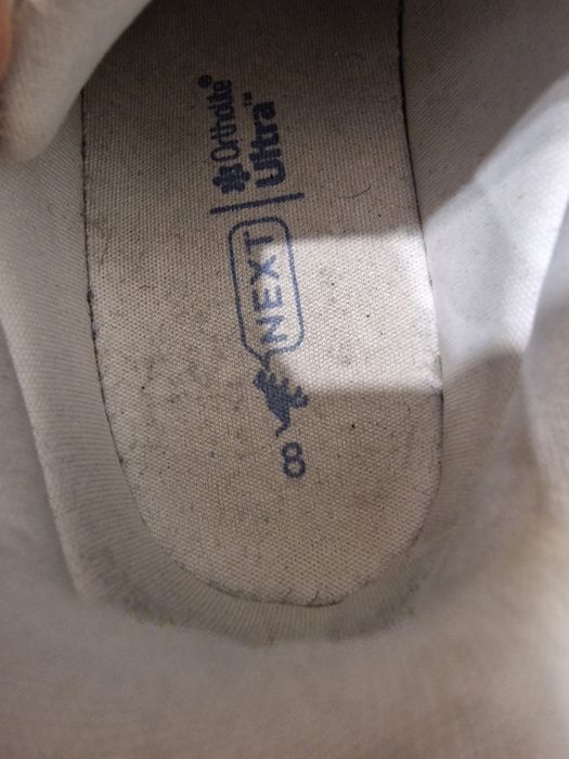 Кроссовки Next и ботинки Biomecanics