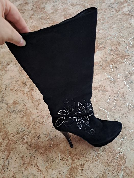 Сапоги за 25 000 тенге, почти новые