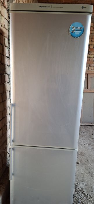 LG холодильник б/у сотилади