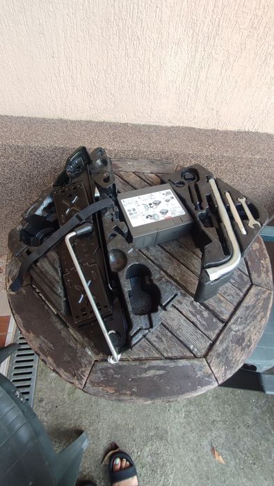 Set Cric + cheie + compresor Audi Q7