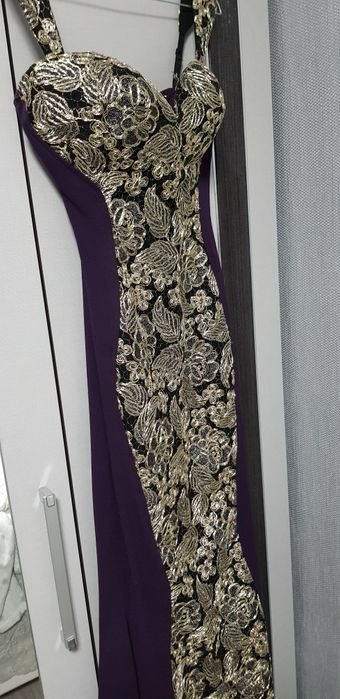 Vind rochii de ocazie urgent...