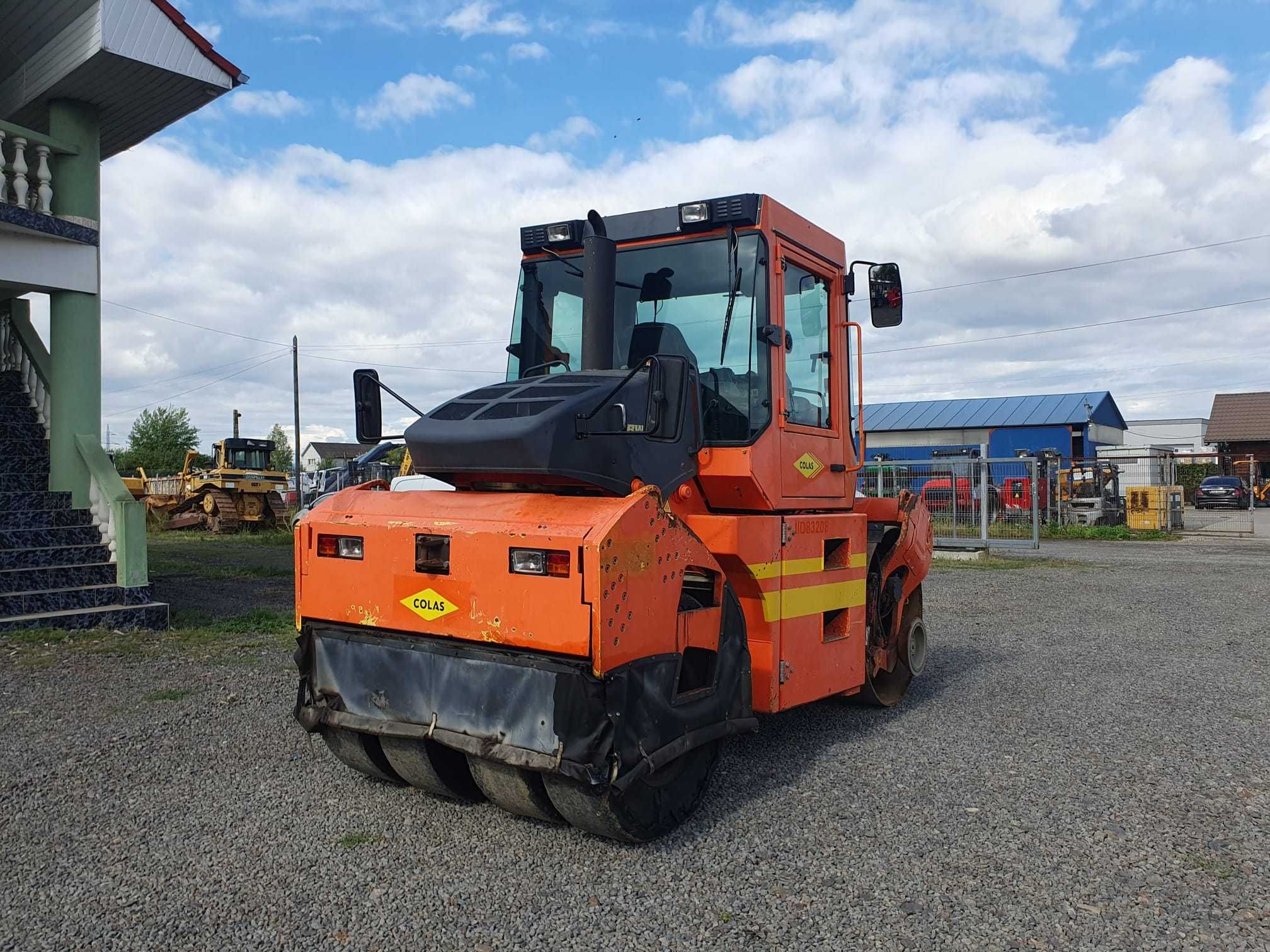 Cilindru compactor pentru asfalt pneuri-tambur Bomag  BW174 AC ,  2006