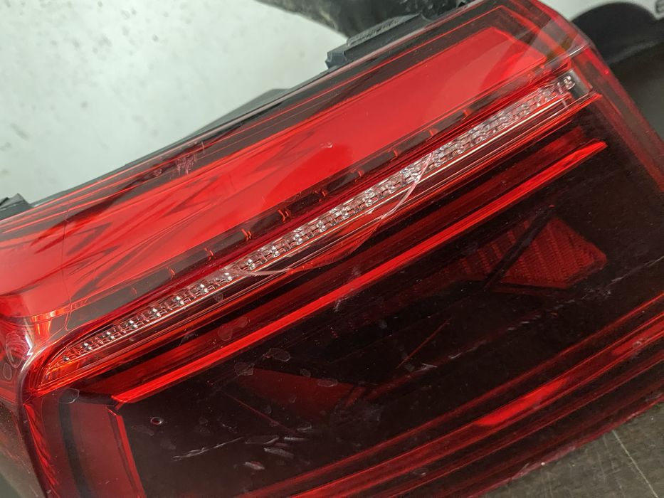 Stop stanga pe aripa matrix Vw Passat B8 facelift sedan cu DEFECT