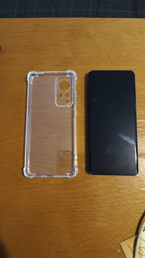 Само утре! Xiaomi 12, 8 РАМ, 256 памет, с пукнат дисплей, в гаранция и
