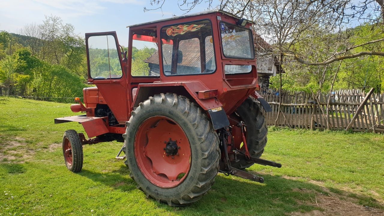 Vând Tractor UTB 650