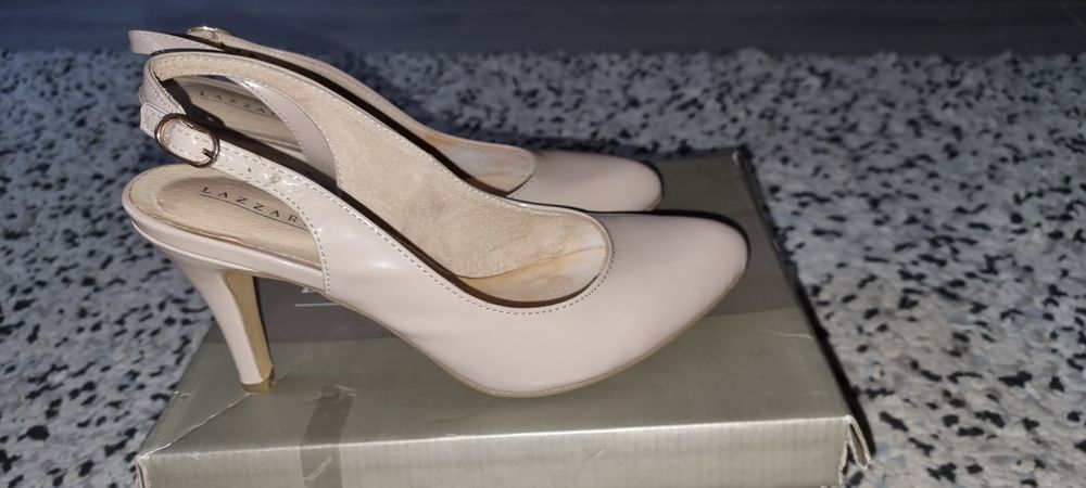 Pantofi lacuiti crem