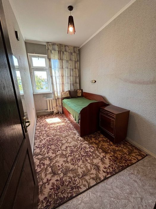 Продаётся своя 4 комнатная квартира на к/ камыше 2/4