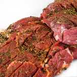 Pastramă de berbecuț și mici proaspeți