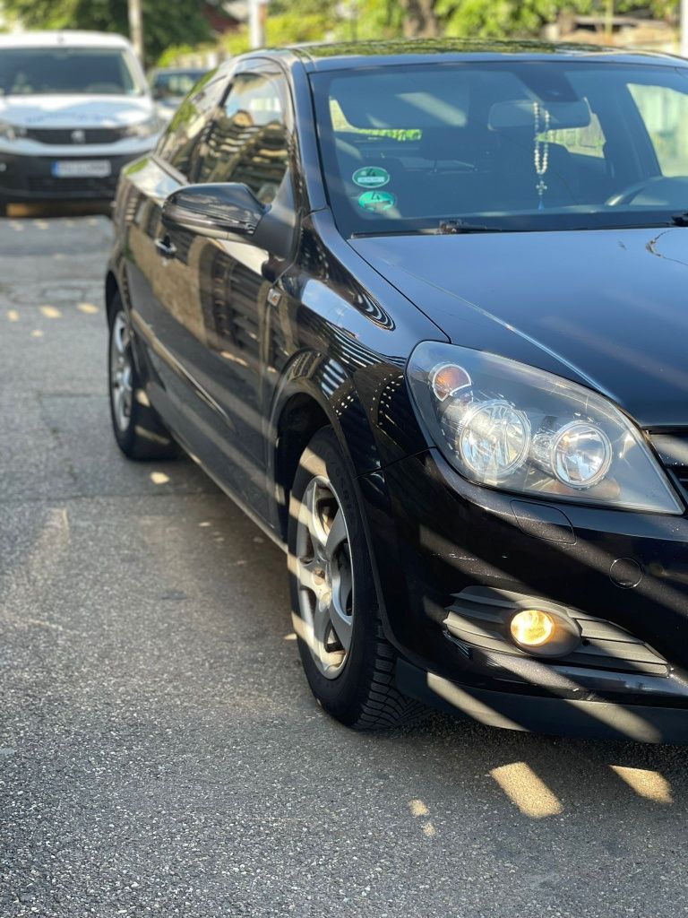 Opel Astra GTC Coupe