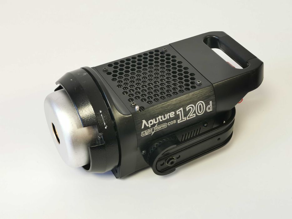 Aputure Light Storm COB 120D диодно постоянно осветление